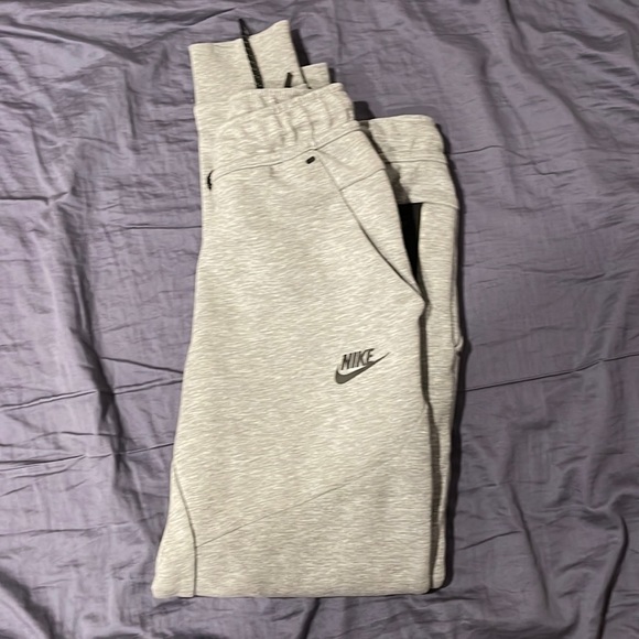 Nike Tech Fleece Pants - Picture 2 of 3